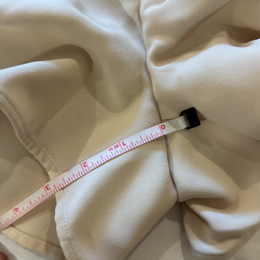 Alice + Olivia Cady Shorts 6 - Picture 6 of 8